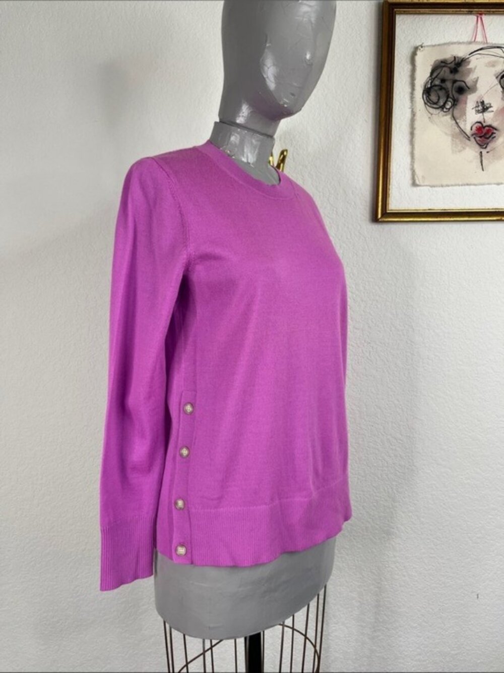 Banana Republic Merino Wool Knit Crew Neck Button Flank Side Hem Sweater